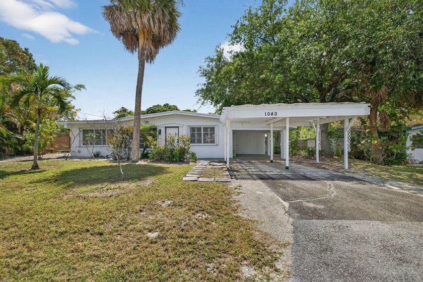 Welcome to this charming and versatile property located in - Beach Home for sale in Stuart, Florida on Beachhouse.com