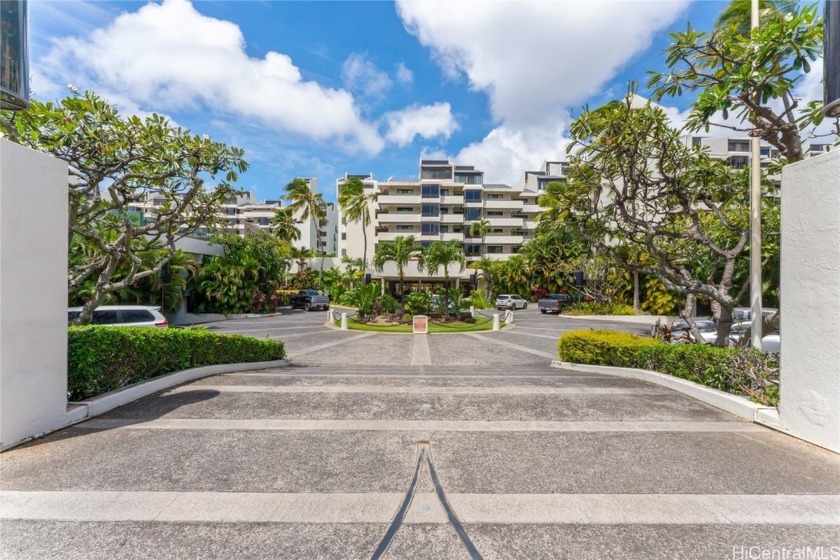 Fully remodeled unit in the highly desired Esplanade! Features - Beach Condo for sale in Honolulu, Hawaii on Beachhouse.com