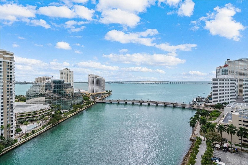 Unique Available.-  Unparalleled 180? views of Biscayne Bay, the - Beach Condo for sale in Miami, Florida on Beachhouse.com