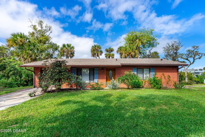 INVESTOR ALERT!!! This beautiful 2 bedroom, 1.5 bath concrete - Beach Home for sale in Port Orange, Florida on Beachhouse.com