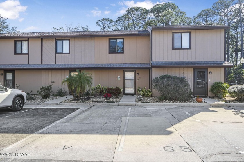 This wonderful move-in ready 2-bedroom 1.5 bath townhome is - Beach Townhome/Townhouse for sale in Flagler Beach, Florida on Beachhouse.com