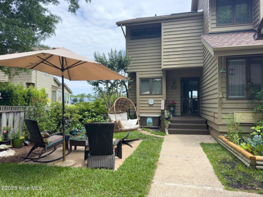 Welcome to this gorgeous, modernized end-unit = 109 Egret Ct - Beach Townhome/Townhouse for sale in Hampstead, North Carolina on Beachhouse.com