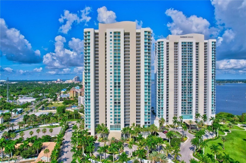 Breathtaking Sunset Views And Walking Distance To The Vibrant - Beach Condo for sale in Fort Myers, Florida on Beachhouse.com