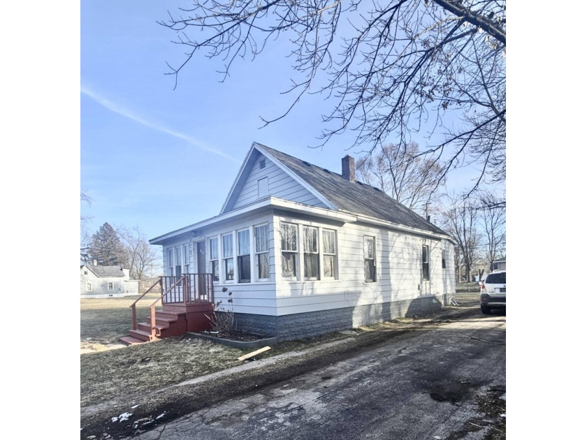 Nice two bedroom bungalow in the City of Benton Harbor with lots - Beach Home for sale in Benton Harbor, Michigan on Beachhouse.com