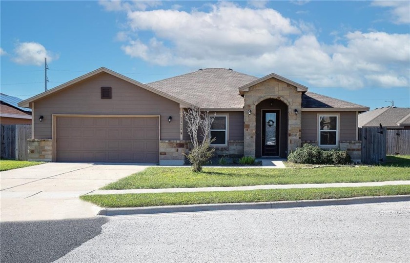 Beautiful, well-maintained home located in the Flour Bluff area - Beach Home for sale in Corpus Christi, Texas on Beachhouse.com