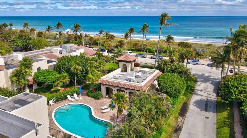 Rare 3br/3ba en-suite floor plan with cathedral ceilings - Beach Townhome/Townhouse for sale in Delray Beach, Florida on Beachhouse.com