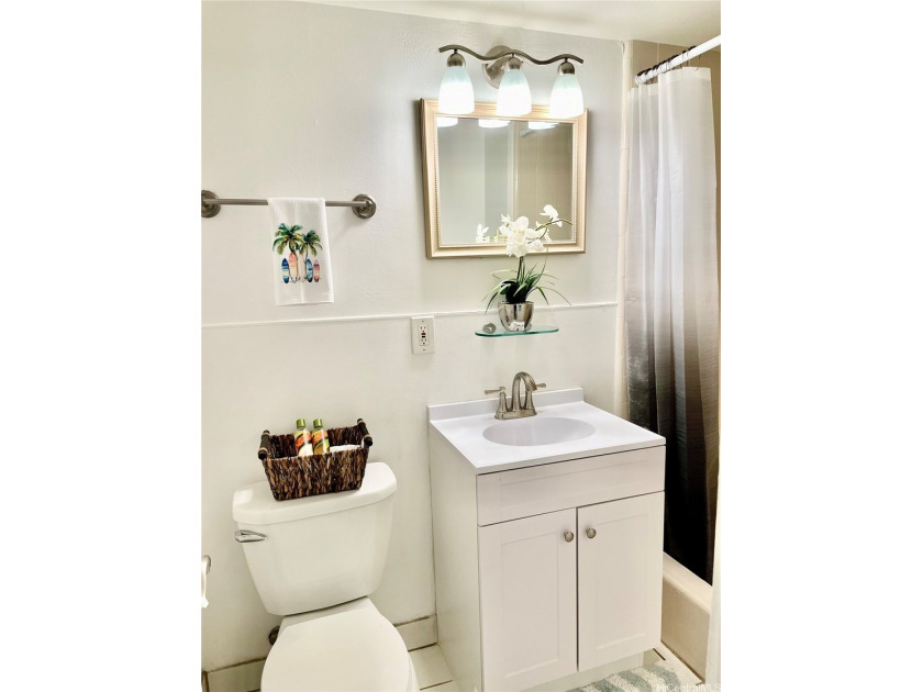 Move right in to this clean, freshly painted studio unit with a - Beach Condo for sale in Honolulu, Hawaii on Beachhouse.com