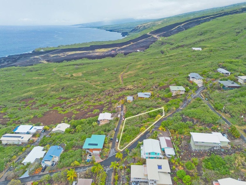 Discover the perfect canvas for your coastal dream home with - Beach Lot for sale in Captain Cook, Hawaii on Beachhouse.com