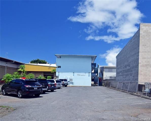 Incredible investment opportunity in Kalihi. Interior recently - Beach Lot for sale in Honolulu, Hawaii on Beachhouse.com