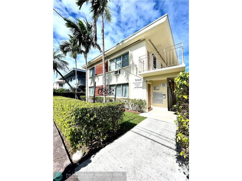 Waterfront Ocean Access 2 story 10 unit apartment building - Beach Commercial for sale in Miami Beach, Florida on Beachhouse.com