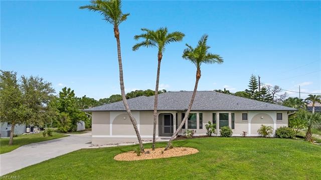 Stunningly renovated 3-bed, 2-bath POOL home on the picturesque - Beach Home for sale in Estero, Florida on Beachhouse.com