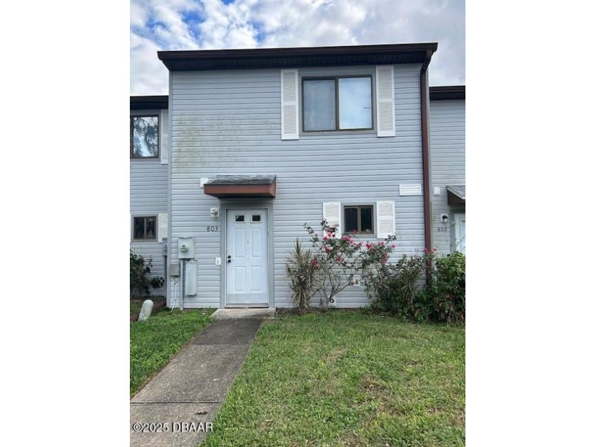 Welcome to this charming 2-story townhouse offering 1,152 sq. ft - Beach Townhome/Townhouse for sale in Port Orange, Florida on Beachhouse.com