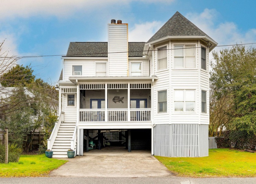 This charming property offers the perfect blend of island - Beach Home for sale in Sullivans Island, South Carolina on Beachhouse.com