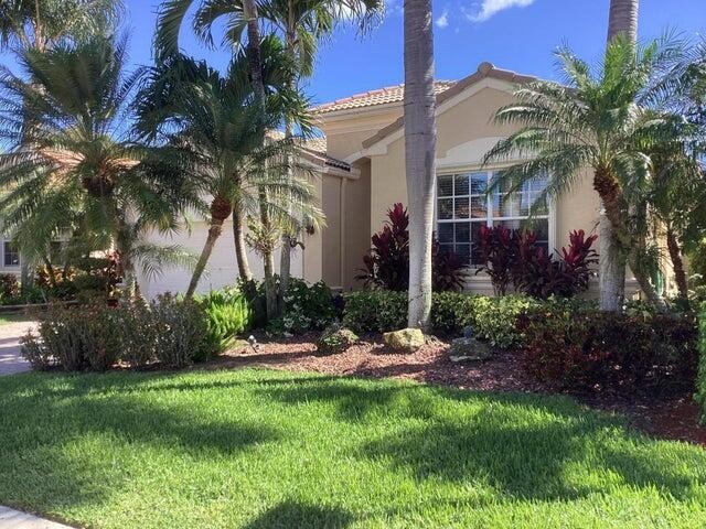 Spectacular long lake views in 2 directions with a screened - Beach Home for sale in Boynton Beach, Florida on Beachhouse.com