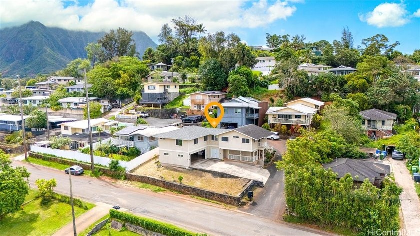 Spacious Kaneohe home, perfect for multi-gen living or - Beach Home for sale in Kaneohe, Hawaii on Beachhouse.com