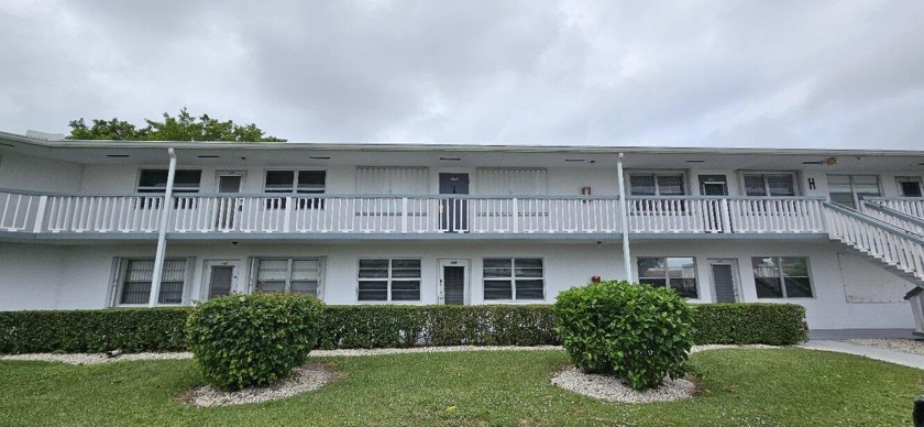 Enjoy this beautiful resort style condo with completely - Beach Condo for sale in West Palm Beach, Florida on Beachhouse.com