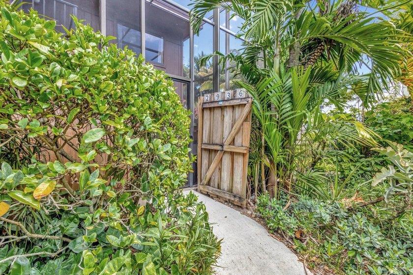 Perfect private oasis. This 3/2.5 with screened patio (screened - Beach Townhome/Townhouse for sale in Lake Worth Beach, Florida on Beachhouse.com
