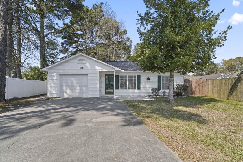 Welcome to this charming home in the desirable Oak Forest - Beach Home for sale in Myrtle Beach, South Carolina on Beachhouse.com