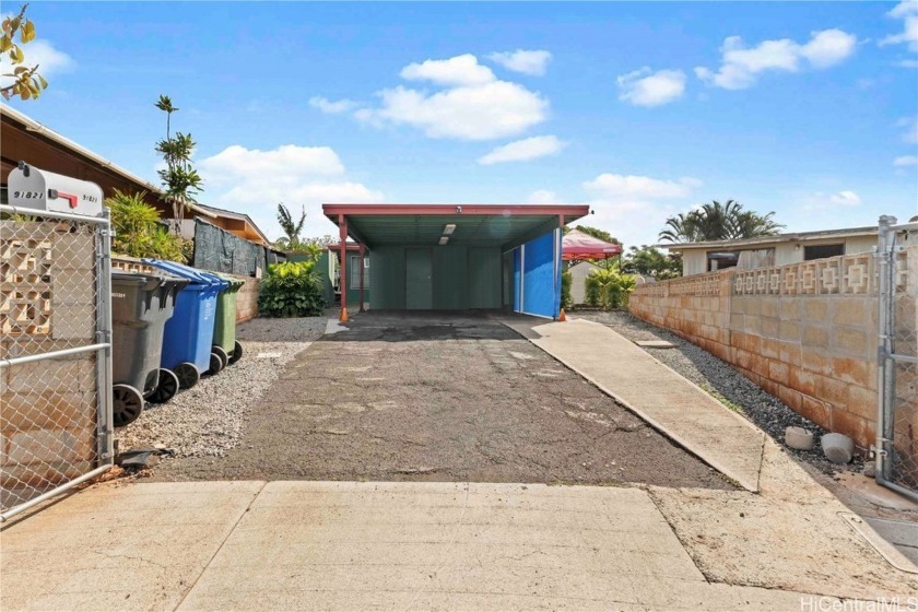 Welcome to this charming Ewa home, offering 5 spacious bedrooms - Beach Home for sale in Ewa Beach, Hawaii on Beachhouse.com