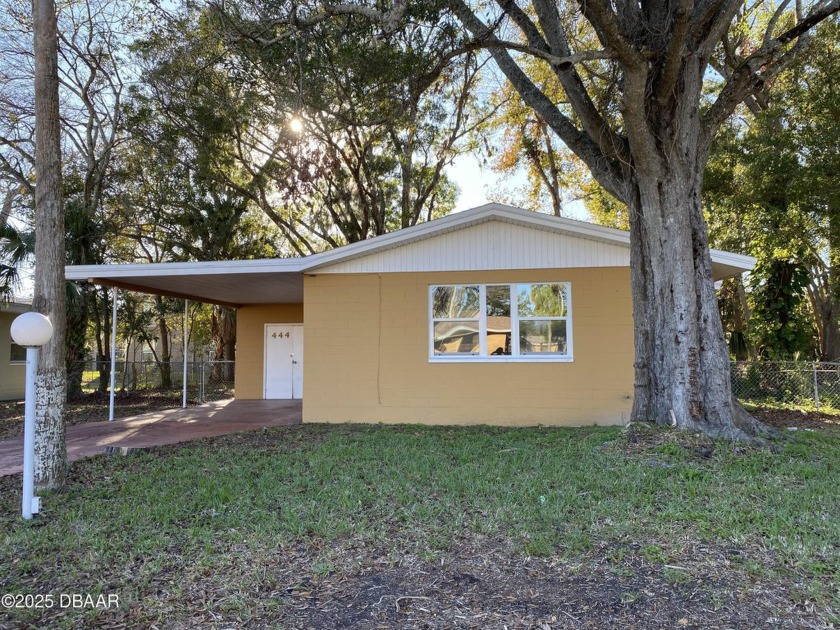 New Roof!! New flooring, new kitchen appliances, and bathroom - Beach Home for sale in Daytona Beach, Florida on Beachhouse.com