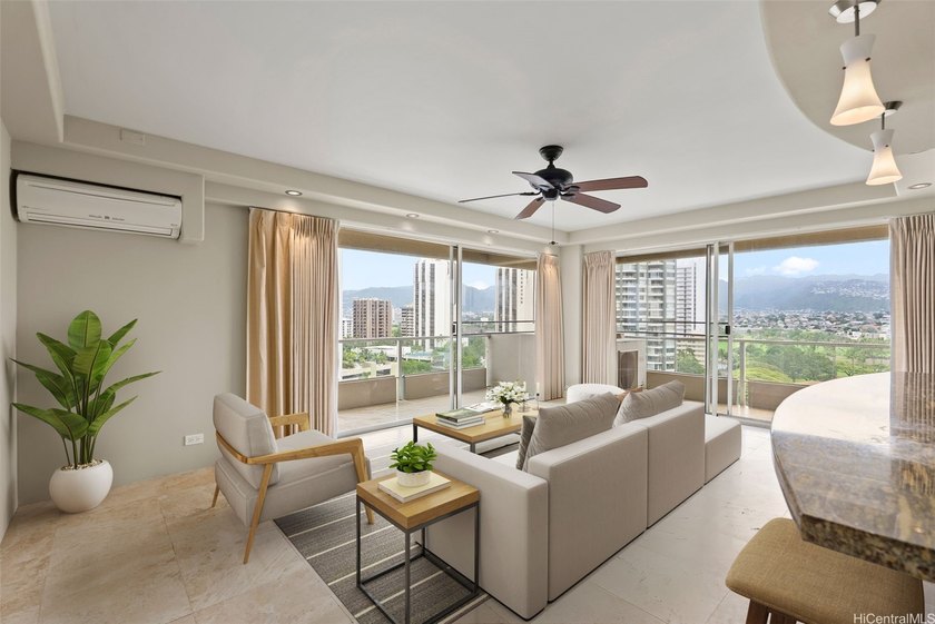 NEW LISTING!! Located at the Diamond Head end of Waikiki, this - Beach Condo for sale in Honolulu, Hawaii on Beachhouse.com