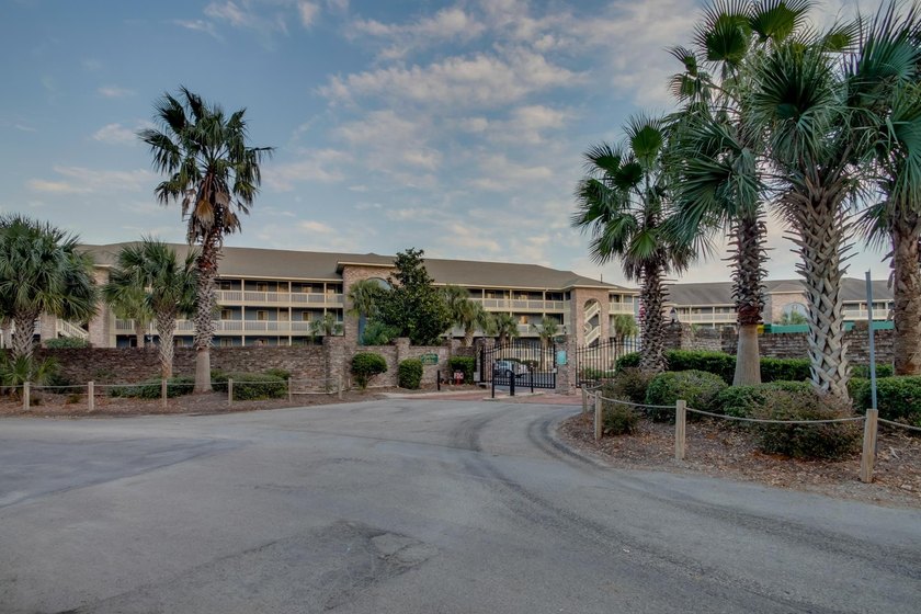 This beautifully maintained 3bedroom/2bath condo with - Beach Condo for sale in North Myrtle Beach, South Carolina on Beachhouse.com