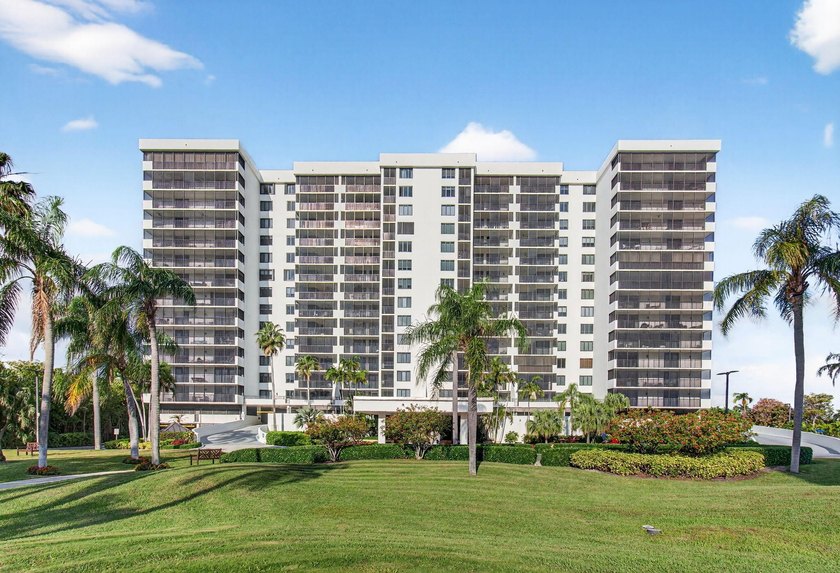 Rarely available southwest corner residence in the - Beach Condo for sale in Highland Beach, Florida on Beachhouse.com