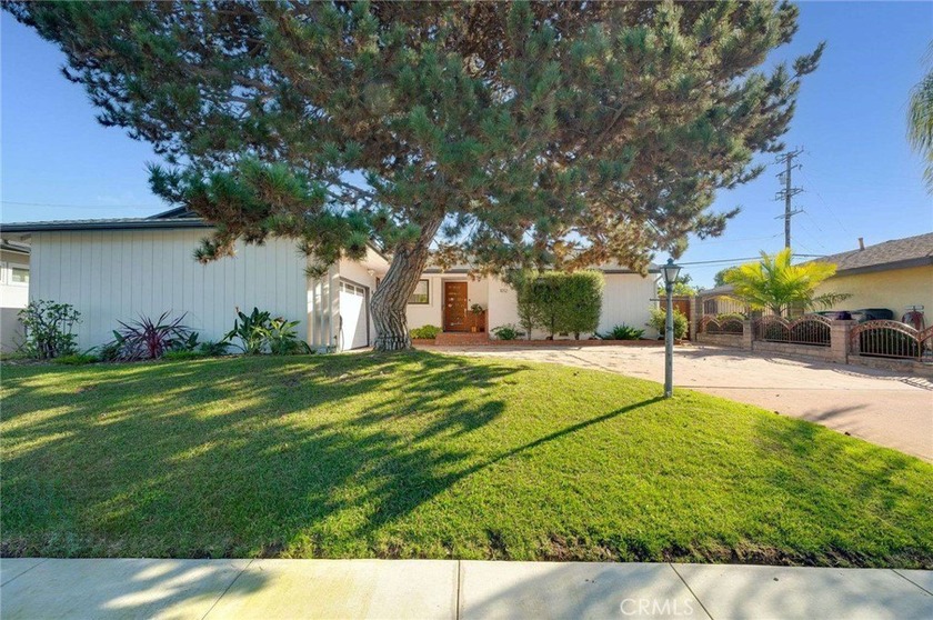 A mid-century gem tucked into a quiet, pride-of-ownership - Beach Home for sale in Long Beach, California on Beachhouse.com
