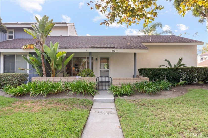 Achieve the life you have dreamed about. This charming End Unit - Beach Townhome/Townhouse for sale in San Juan Capistrano, California on Beachhouse.com