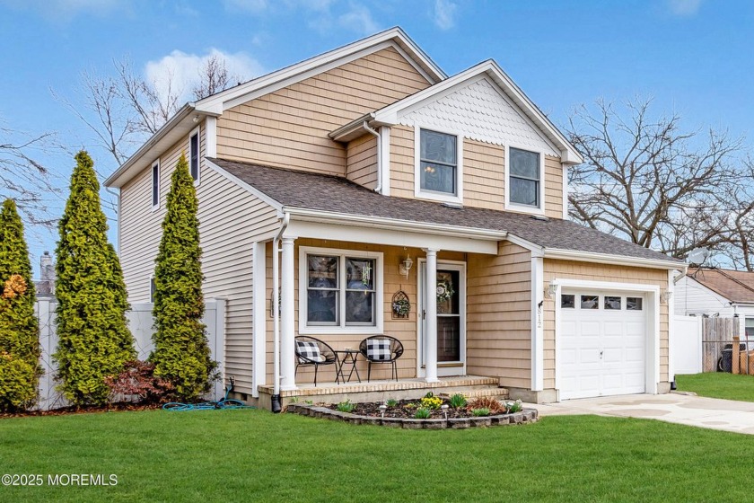 **Best and Final Monday 3/31 @ 5pm.** This adorable 3 bedroom, 2 - Beach Home for sale in Forked River, New Jersey on Beachhouse.com