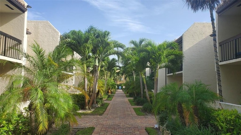 RARE OPPORTUNITY AT VIZCAYA GARDENS! 95% REMODELED TOWNHOUSE - Beach Condo for sale in Deerfield Beach, Florida on Beachhouse.com