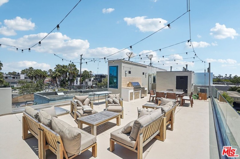 Don't miss this exceptional opportunity in the heart of Venice! - Beach Townhome/Townhouse for sale in Venice, California on Beachhouse.com
