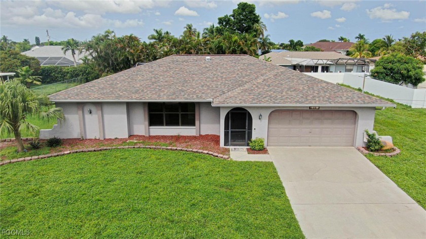 *** HOME ON A TRIPLE LOT SITE WITH CITY WATER AND SEWER *** ALL - Beach Home for sale in Cape Coral, Florida on Beachhouse.com