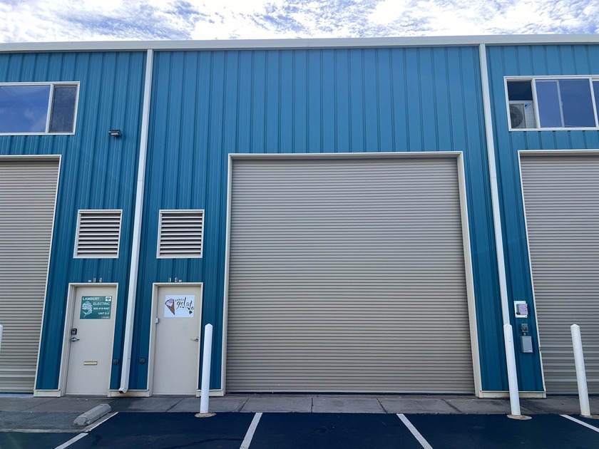 Looking for a commercial kitchen in Lahaina?  The possibilities - Beach Commercial for sale in Lahaina, Hawaii on Beachhouse.com