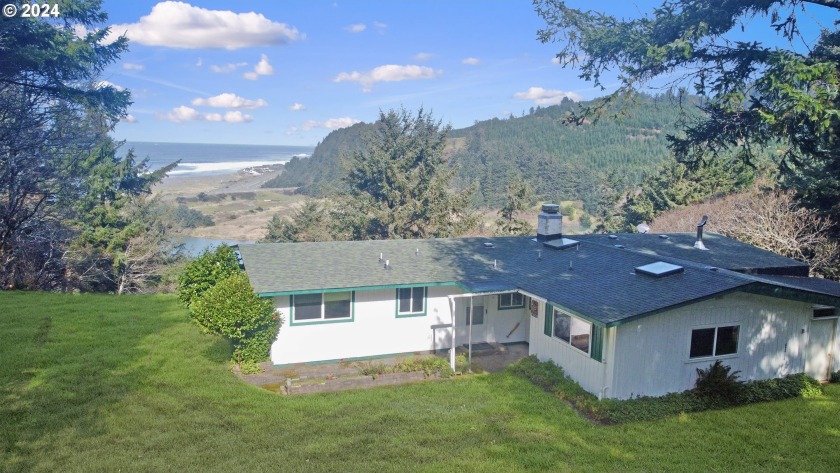 Overlook the Pacific Ocean and Hunter Creek in the comfort of - Beach Home for sale in Gold Beach, Oregon on Beachhouse.com