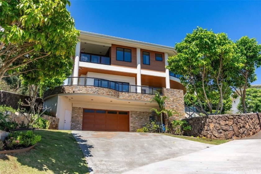 Located at the top of Maunalani Heights with unobstructed - Beach Home for sale in Honolulu, Hawaii on Beachhouse.com