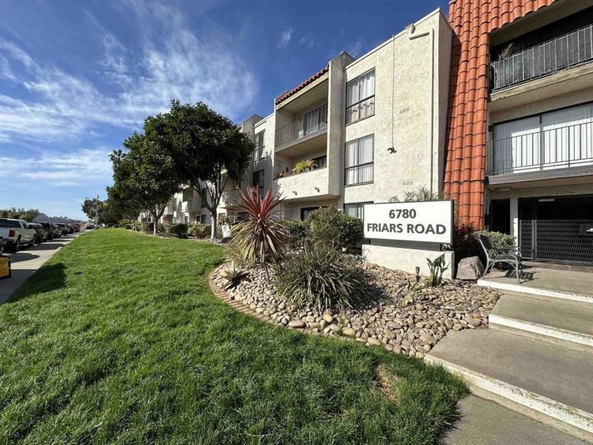 Private and charming studio nestled in The Franciscan complex of - Beach Condo for sale in San Diego, California on Beachhouse.com