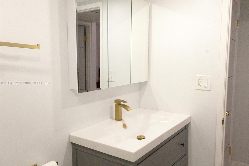 Beautifully renovated and fully furnished 1bd/1bath Unit. Resort - Beach Condo for sale in Miami Beach, Florida on Beachhouse.com