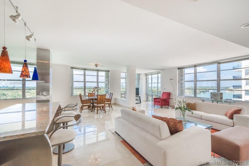 Similar unit in building, 4D just sold for $1,095,000. The - Beach Condo for sale in Miami Beach, Florida on Beachhouse.com