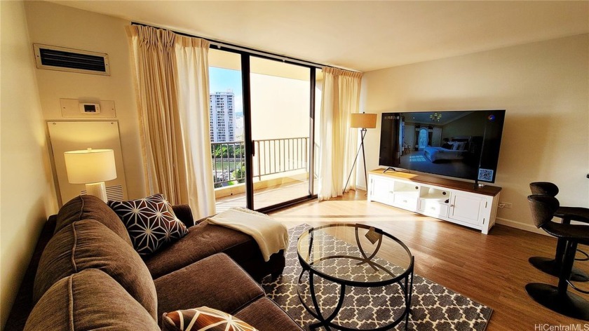 This upgraded 1 bedroom, 1 bath unit presents a perfect blend of - Beach Condo for sale in Honolulu, Hawaii on Beachhouse.com