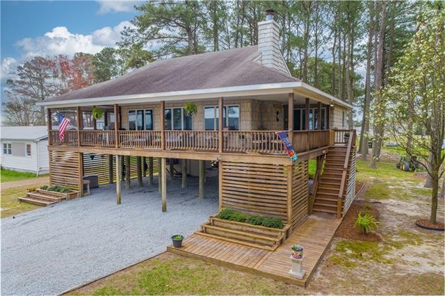 Charming cottage with expansive views of the Rapphannock River - Beach Home for sale in Deltaville, Virginia on Beachhouse.com