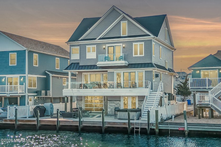 Custom built, like-new 4/5-bedroom, 3 bath waterfront home is in - Beach Home for sale in Toms River, New Jersey on Beachhouse.com