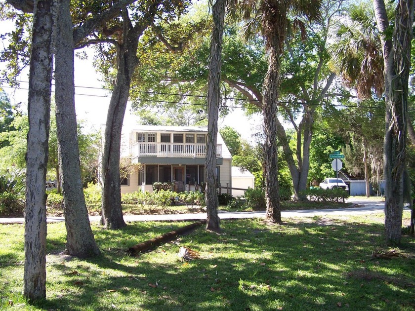 HOUSE IS LISTED $150,000 BELOW APPRAISAL!!! Here is a chance to - Beach Home for sale in Cocoa, Florida on Beachhouse.com