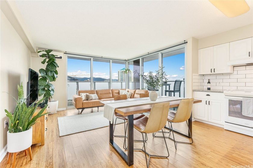Highly desirable corner end unit with expansive views and a - Beach Condo for sale in Honolulu, Hawaii on Beachhouse.com