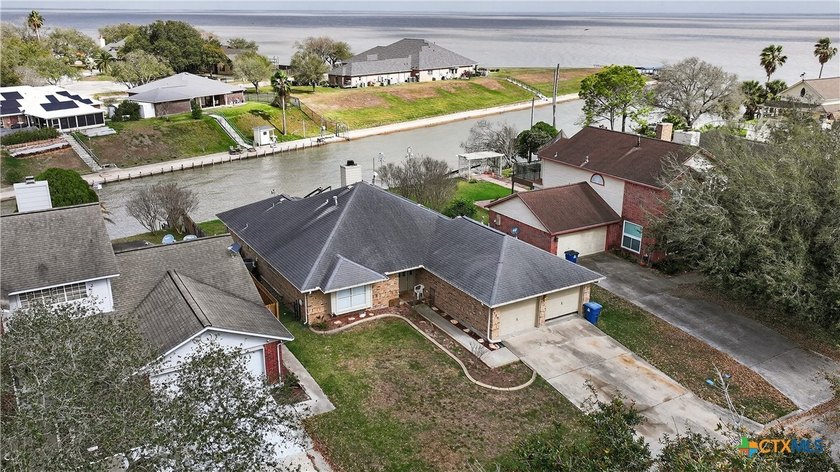 Welcome to your slice of coastal charm in Port Lavaca, Texas - Beach Home for sale in Port Lavaca, Texas on Beachhouse.com