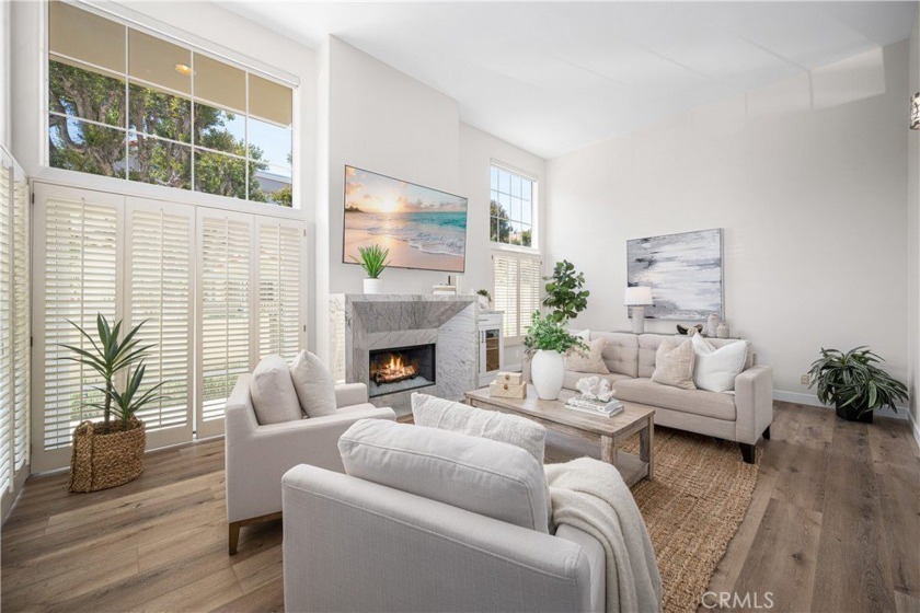 Welcome to 19431 Merion, a light and bright end unit located in - Beach Townhome/Townhouse for sale in Huntington Beach, California on Beachhouse.com