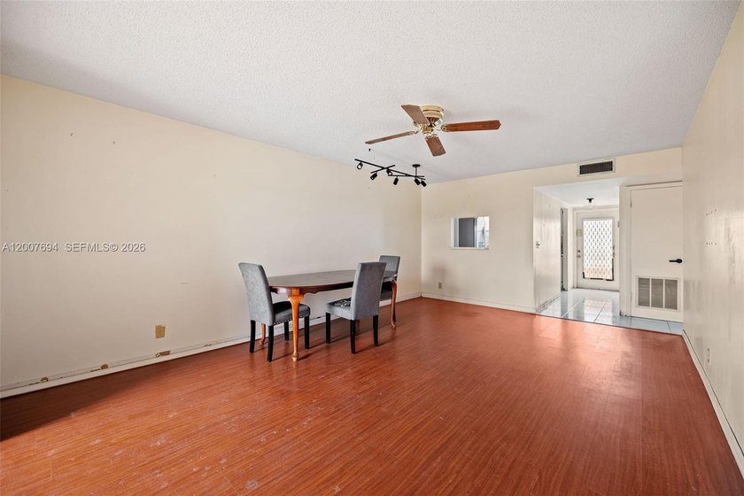 Start your day with tranquil lake views in this bright and - Beach Condo for sale in Sunrise, Florida on Beachhouse.com