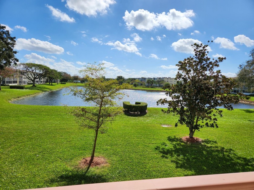 Beautiful and bright 1 bedroom, 1 1/2 bathrooms 2nd floor unit - Beach Condo for sale in Boca Raton, Florida on Beachhouse.com