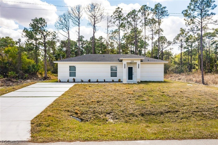 Move-in ready 3-bedroom, 2-bath home offering comfortable - Beach Home for sale in Lehigh Acres, Florida on Beachhouse.com