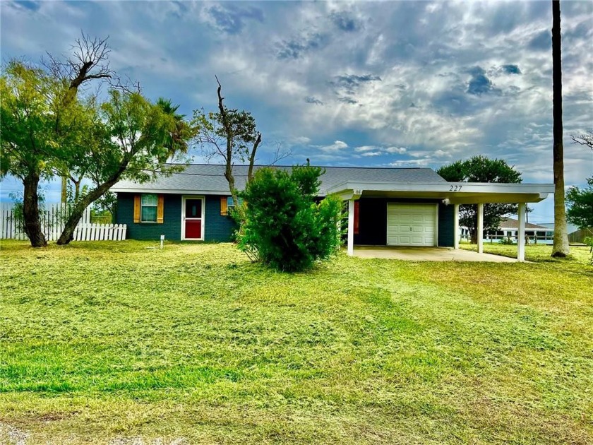 Your fishing home awaits you!  Located on 3 lots on a corner of - Beach Home for sale in Rockport, Texas on Beachhouse.com